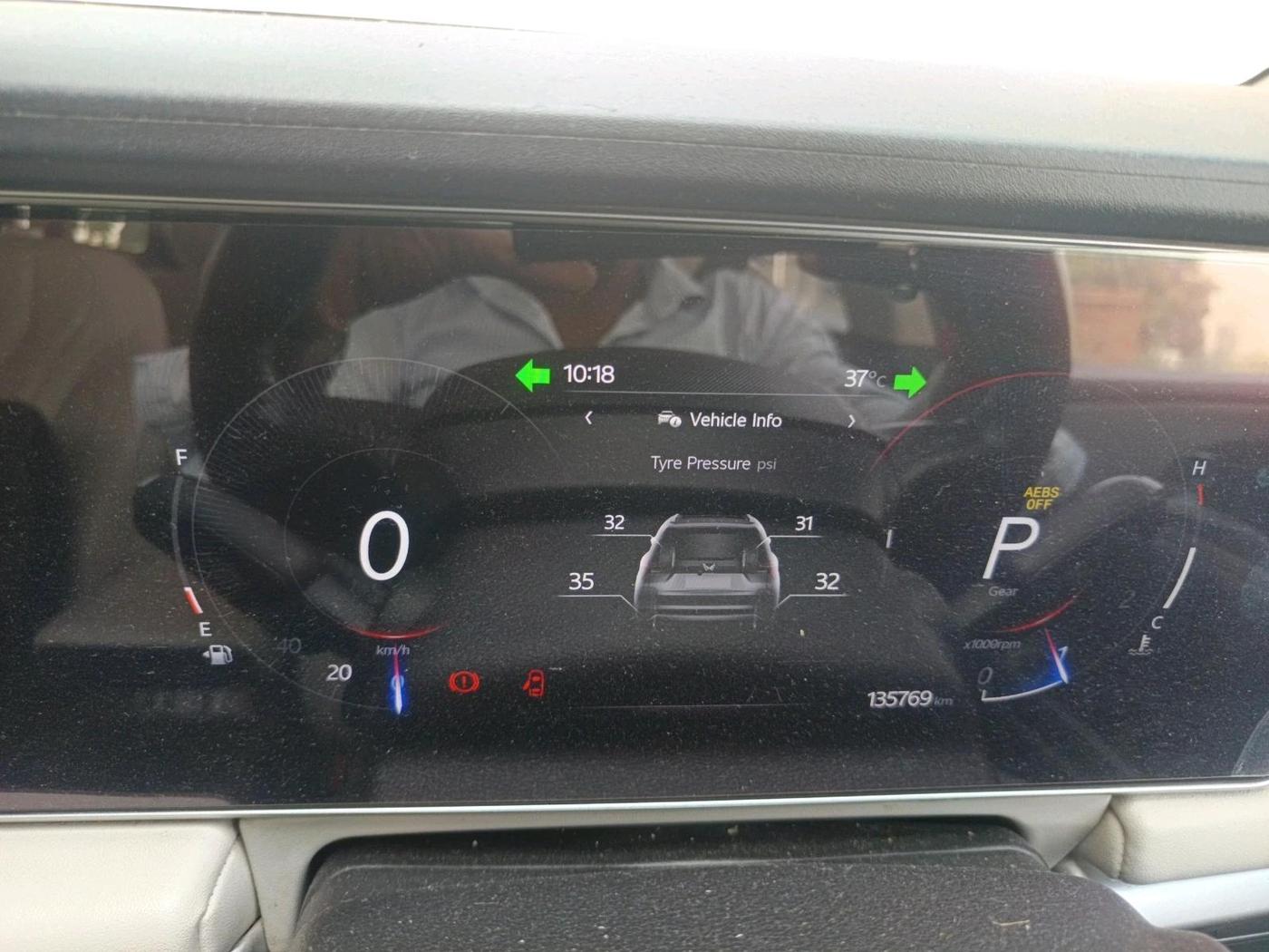 2022 Mahindra XUV700 AX 7 LUXURY D AT 7 STR, Diesel, Automatic, 1,35,769 km, interior