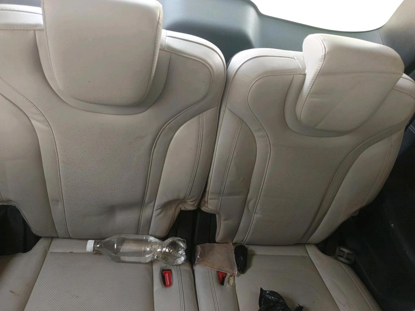 2022 Mahindra XUV700 AX 7 LUXURY D AT 7 STR, Diesel, Automatic, 1,35,769 km, interior