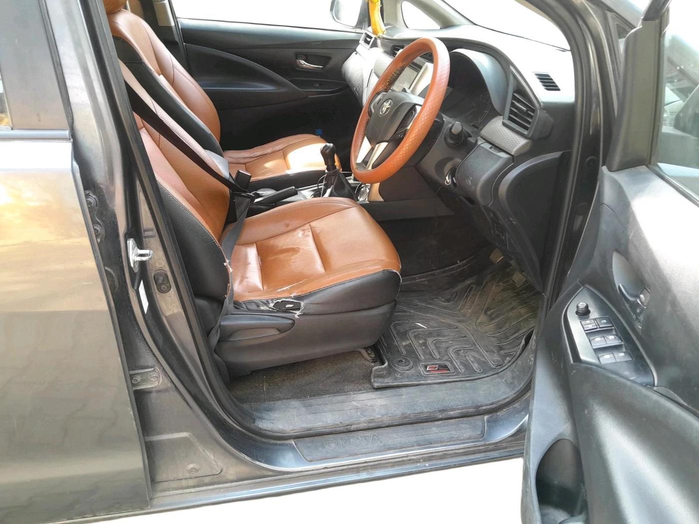 2016 Toyota Innova Crysta 2.4 GX 8 STR, Diesel, Manual, 1,91,239 km, interior