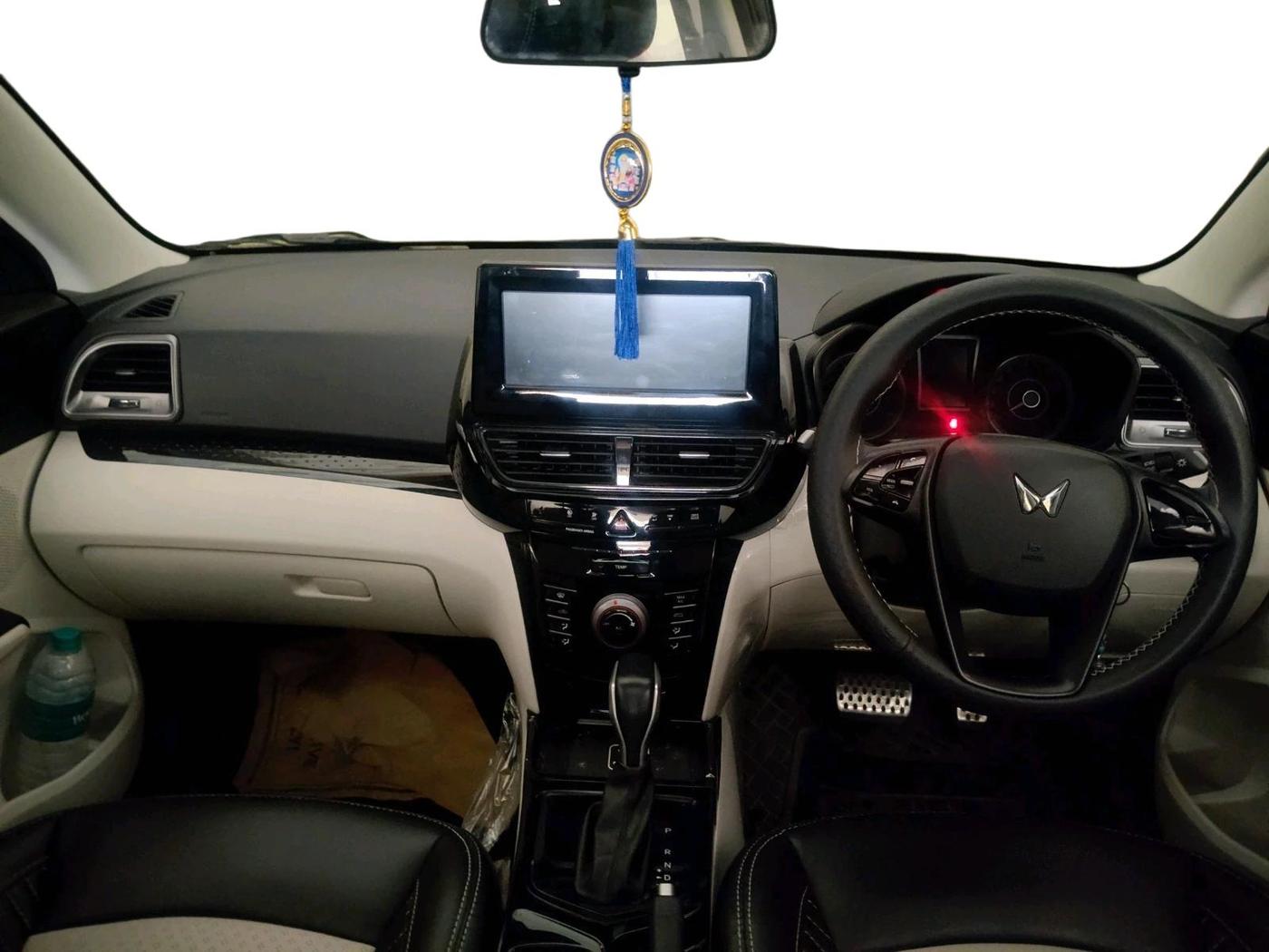 2024 Mahindra XUV 3XO MX2 Pro 1.2 L TCMPFI AT, Petrol, Automatic, 14,937 km, interior