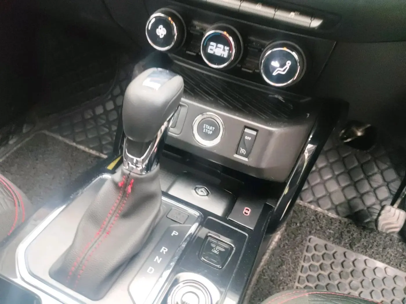 2023 Renault Kiger RXZ TURBO CVT, Petrol, Automatic, 49,000 km, interior