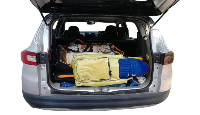 2022 Renault TRIBER RXT, Petrol, Manual, 25,241 km, exterior