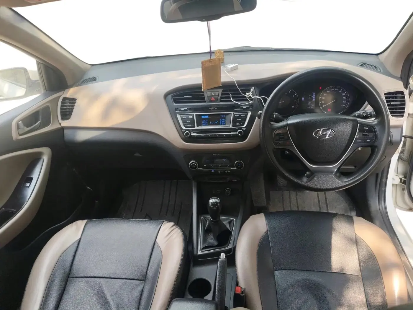 2016 Hyundai Elite i20 SPORTZ 1.2, Petrol, Manual, 1,98,199 km, interior