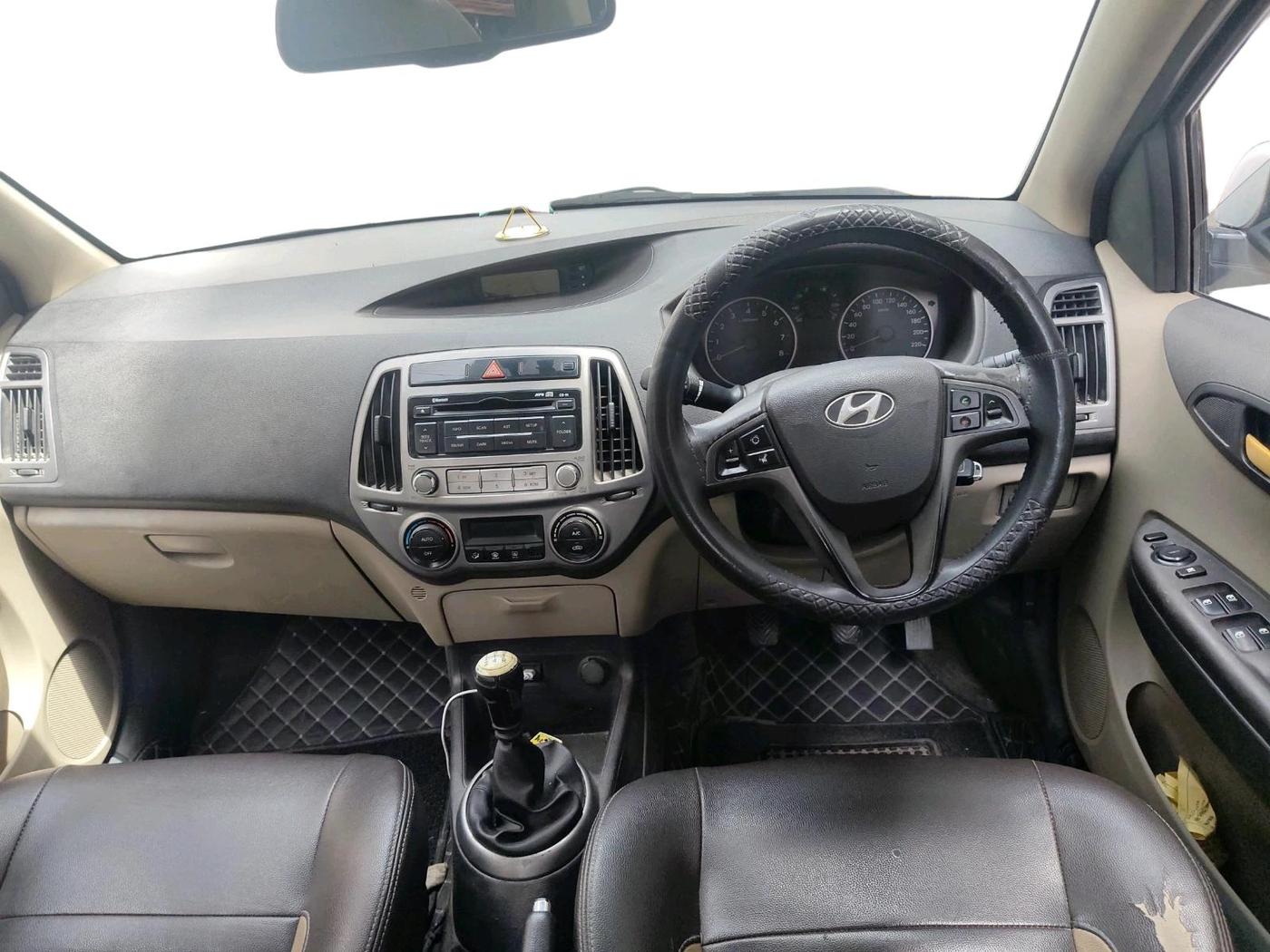 2012 Hyundai i20 SPORTZ 1.2, Petrol, Manual, 95,323 km, interior