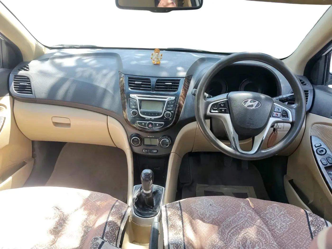 2011 Hyundai Verna FLUIDIC 1.6 VTVT SX, Petrol, Manual, 1,63,265 km, interior