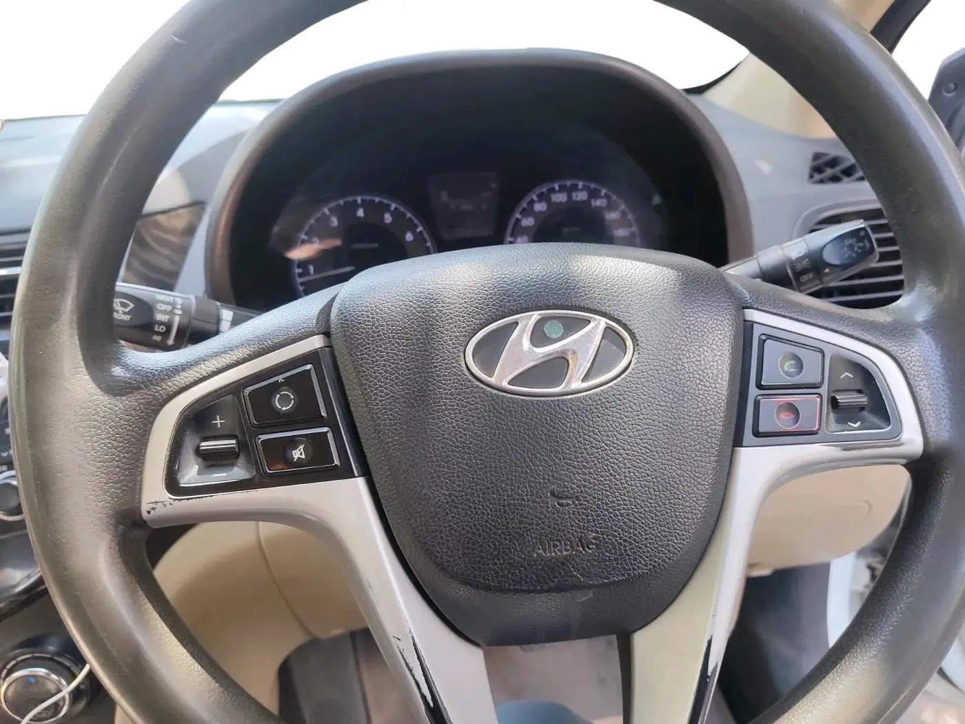 2011 Hyundai Verna FLUIDIC 1.6 VTVT SX, Petrol, Manual, 1,63,265 km, interior
