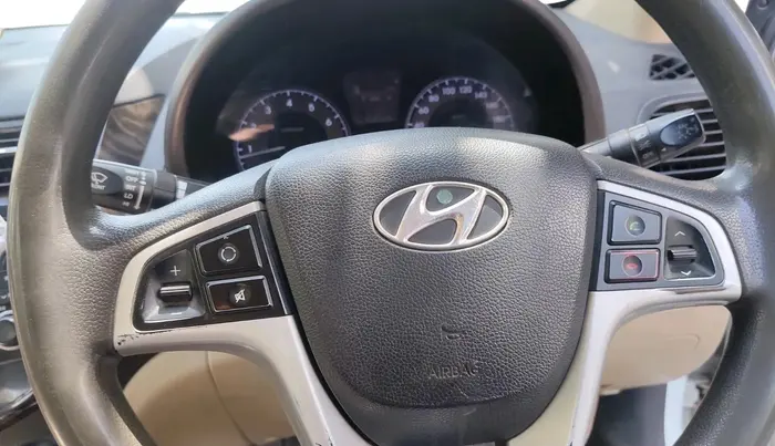 2011 Hyundai Verna FLUIDIC 1.6 VTVT SX, Petrol, Manual, 1,63,265 km, interior