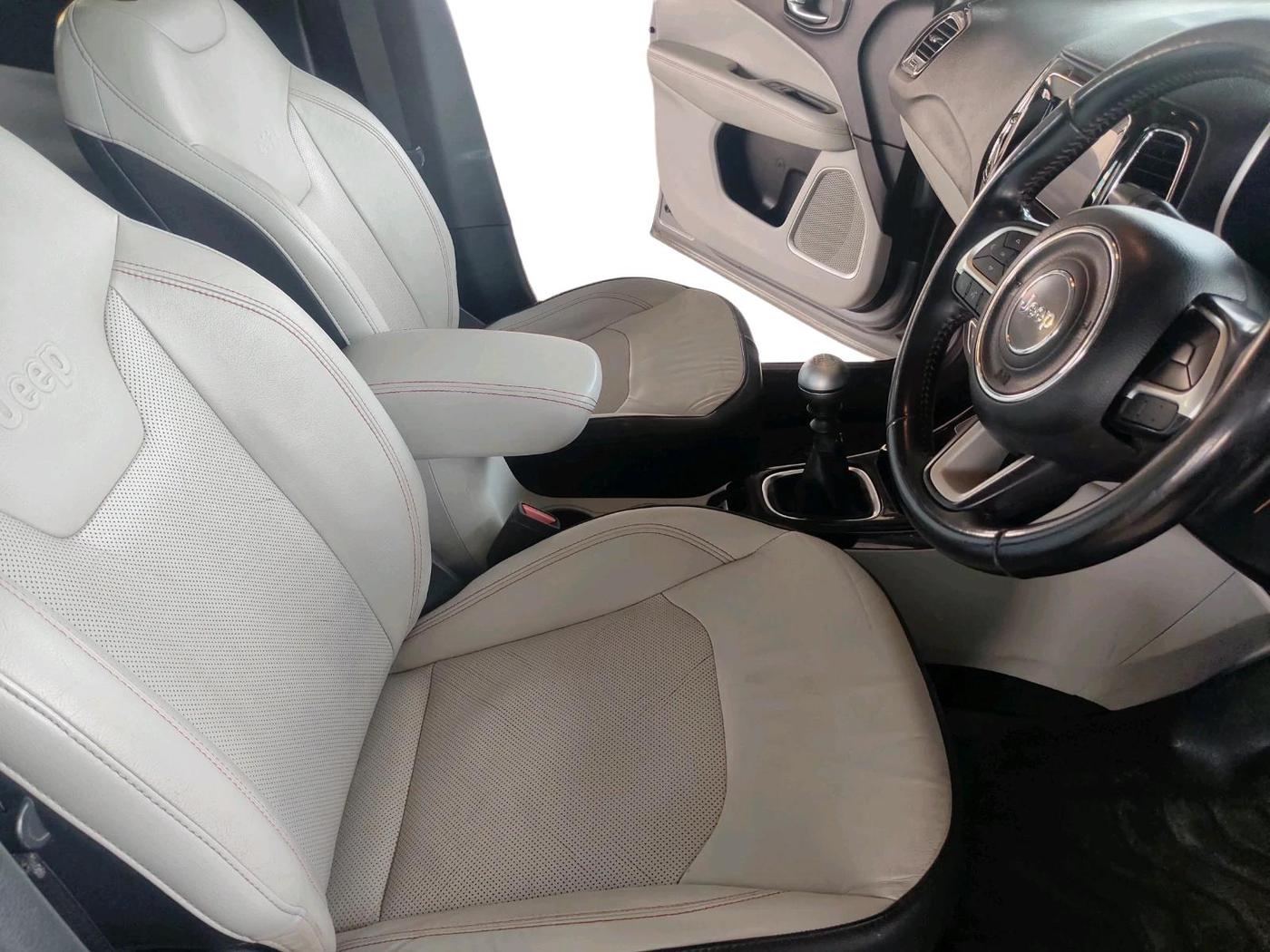 2018 Jeep Compass LIMITED 2.0 DIESEL, Diesel, Manual, 1,35,957 km, interior