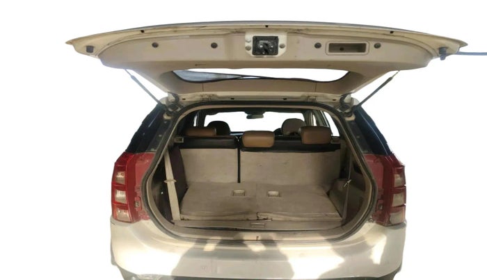 2015 Mahindra XUV500 W10 AWD, Diesel, Manual, 1,61,603 km, exterior