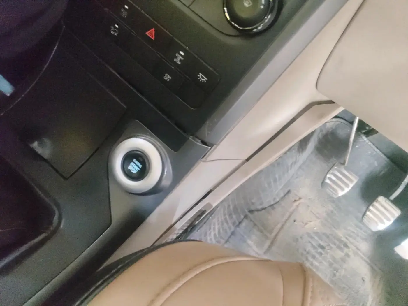 2015 Mahindra XUV500 W10 AWD, Diesel, Manual, 1,62,000 km, interior