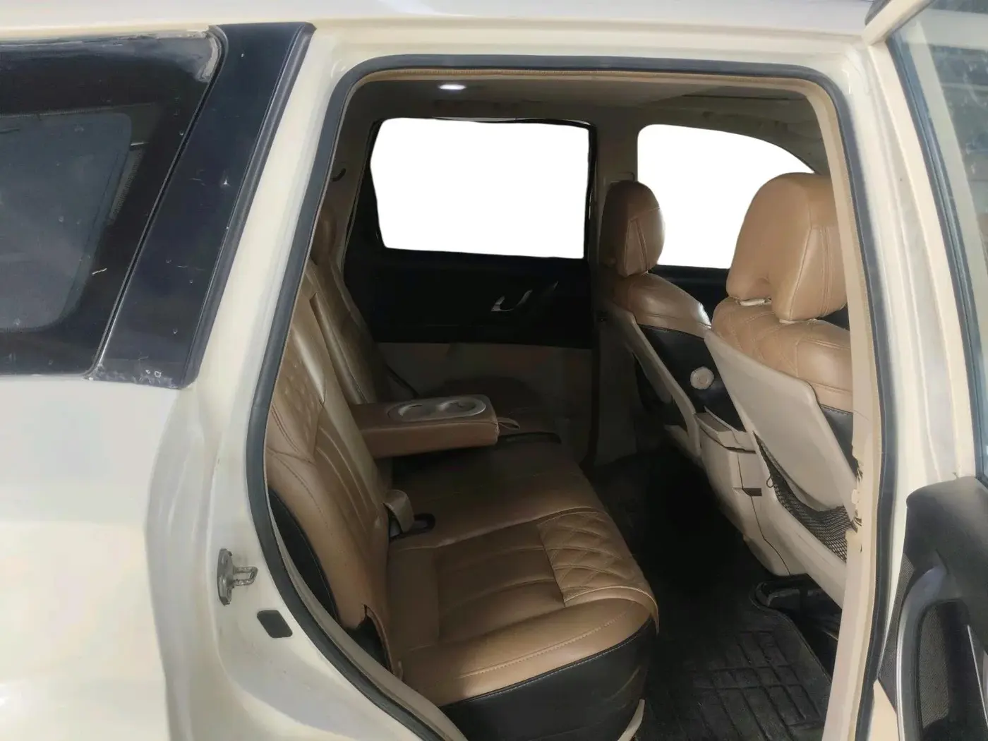 2015 Mahindra XUV500 W10 AWD, Diesel, Manual, 1,62,000 km, interior