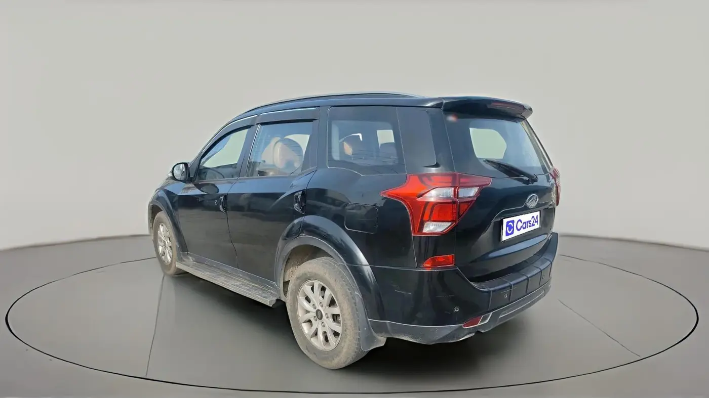 2020 Mahindra XUV500 W9 AT, Diesel, Automatic, 1,32,854 km, exterior