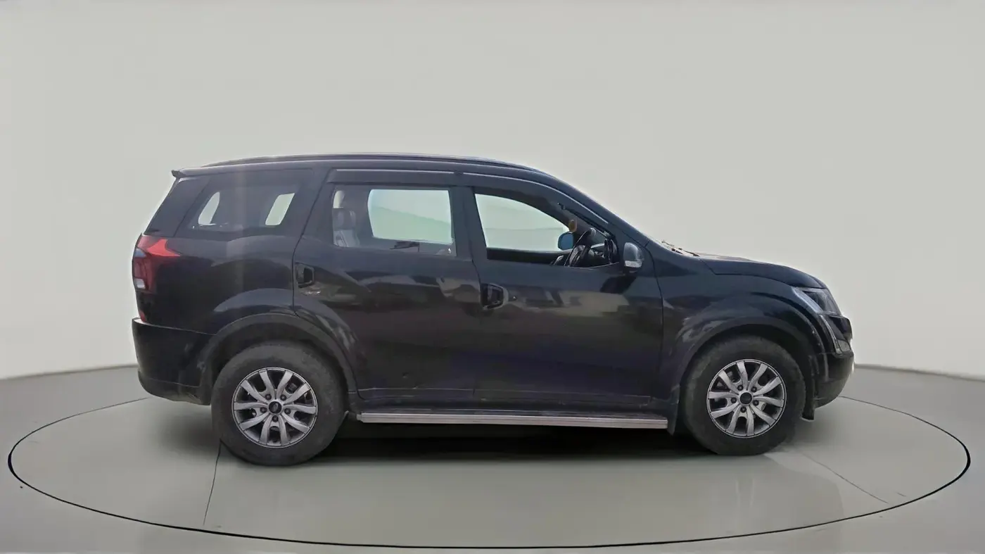 2020 Mahindra XUV500 W9 AT, Diesel, Automatic, 1,32,854 km, exterior
