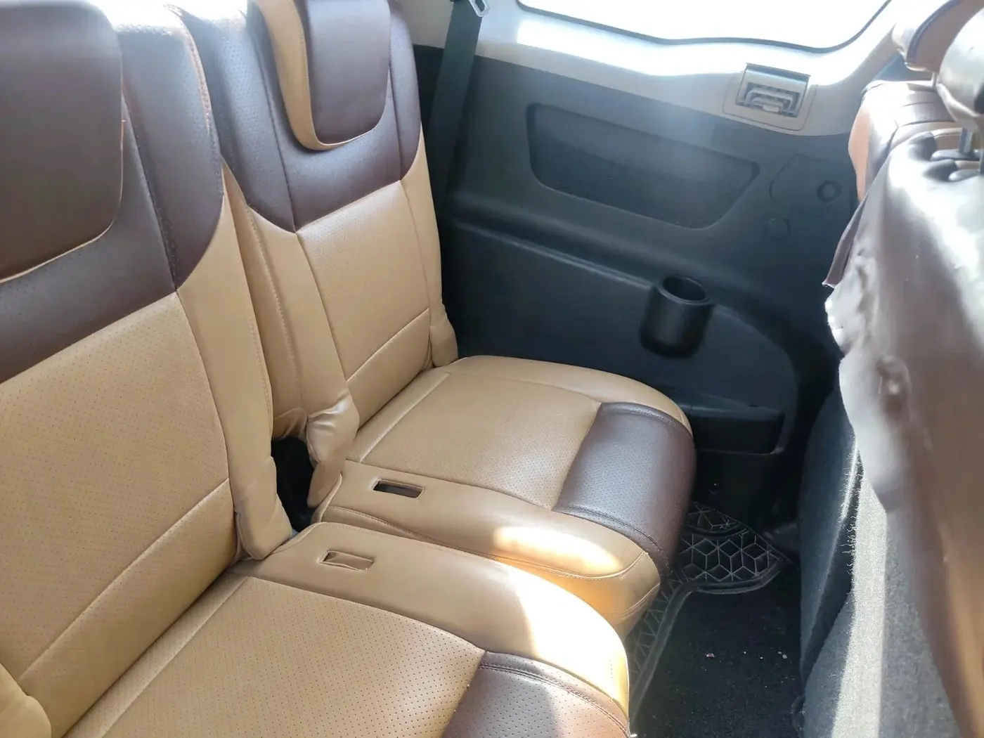 2020 Mahindra XUV500 W9 AT, Diesel, Automatic, 1,32,854 km, interior