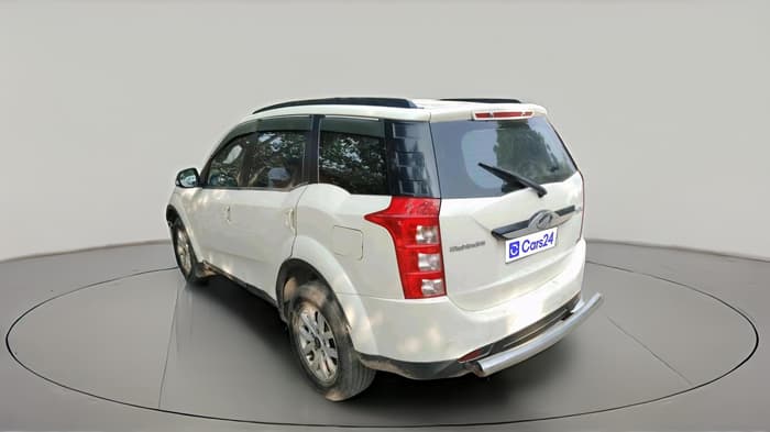 2015 Mahindra XUV500 W10, Diesel, Manual, 1,78,820 km, exterior