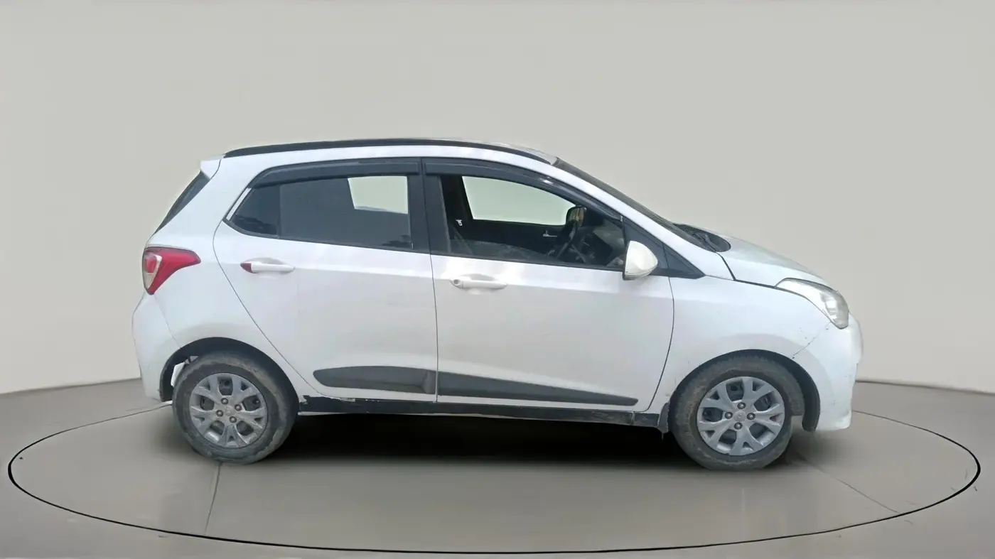 2015 Hyundai i10 SPORTZ 1.2, CNG, Manual, 1,09,100 km, exterior