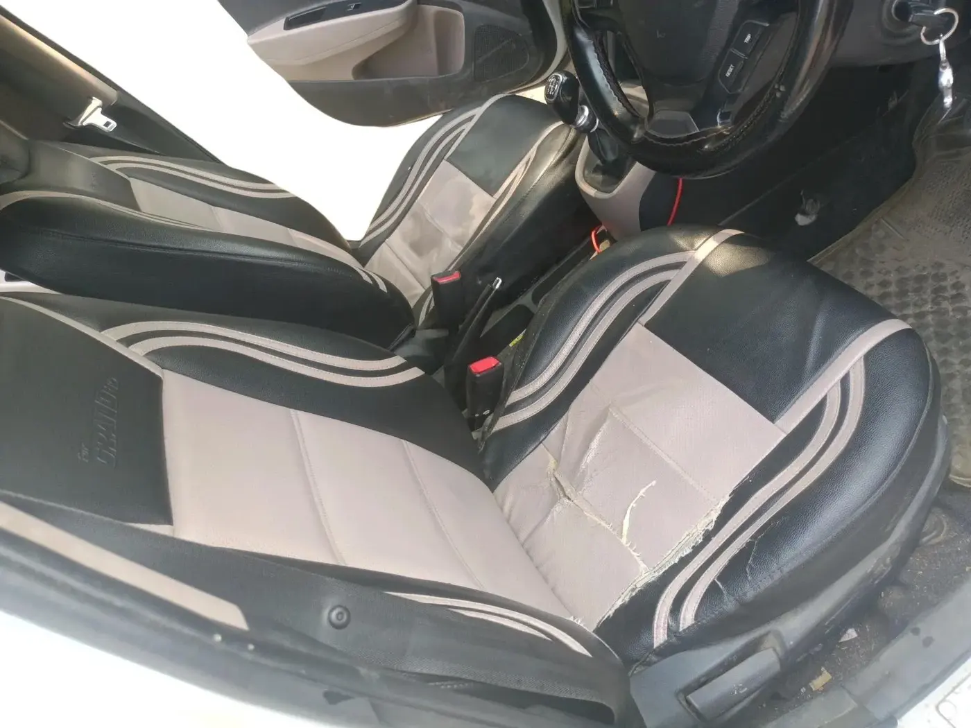 2015 Hyundai i10 SPORTZ 1.2, CNG, Manual, 1,09,100 km, interior