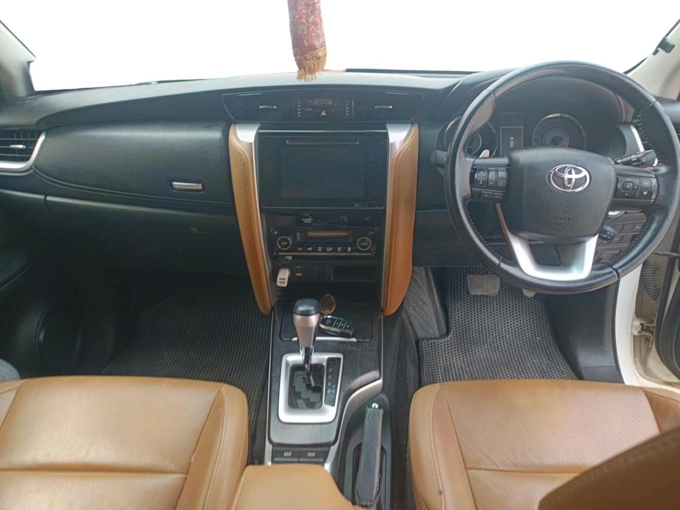 2019 Toyota Fortuner 2.8 4X2 AT, Diesel, Automatic, 86,160 km, interior