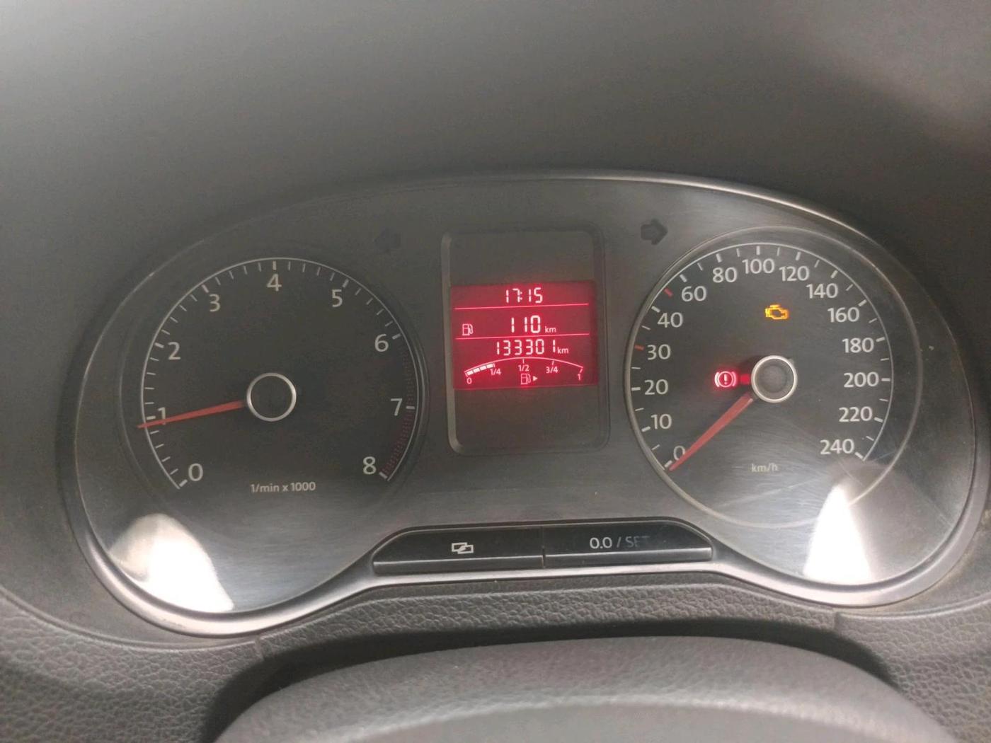 2011 Volkswagen Polo HIGHLINE1.2L, Petrol, Manual, 1,33,301 km, interior