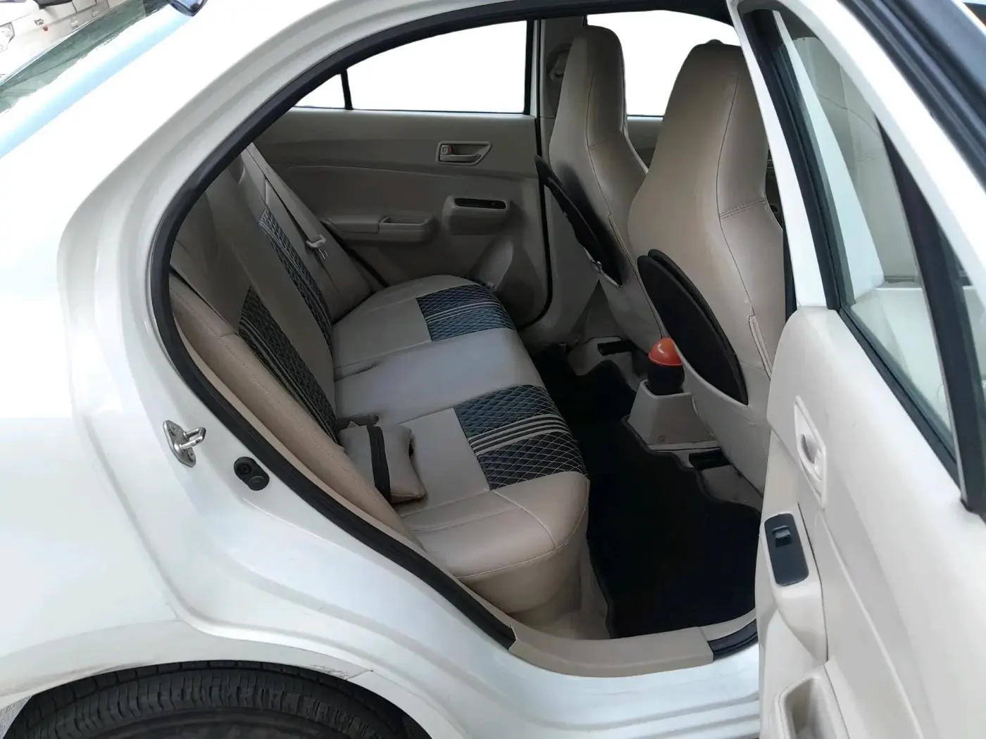 2022 Maruti Dzire LXI, Petrol, Manual, 65,563 km, interior