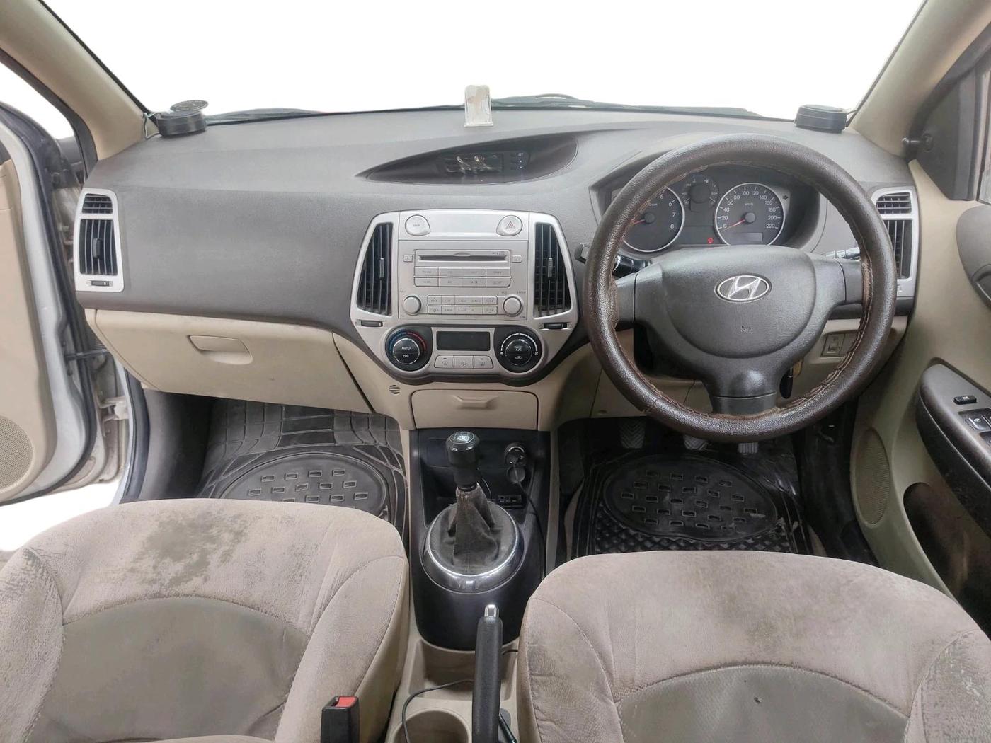 2011 Hyundai i20 MAGNA 1.2, Petrol, Manual, 91,479 km, interior