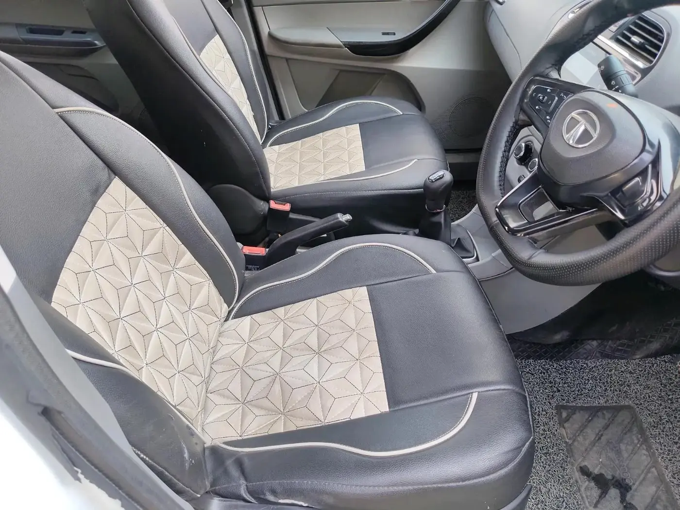 2022 Tata TIGOR XZ CNG, CNG, Manual, 76,383 km, interior