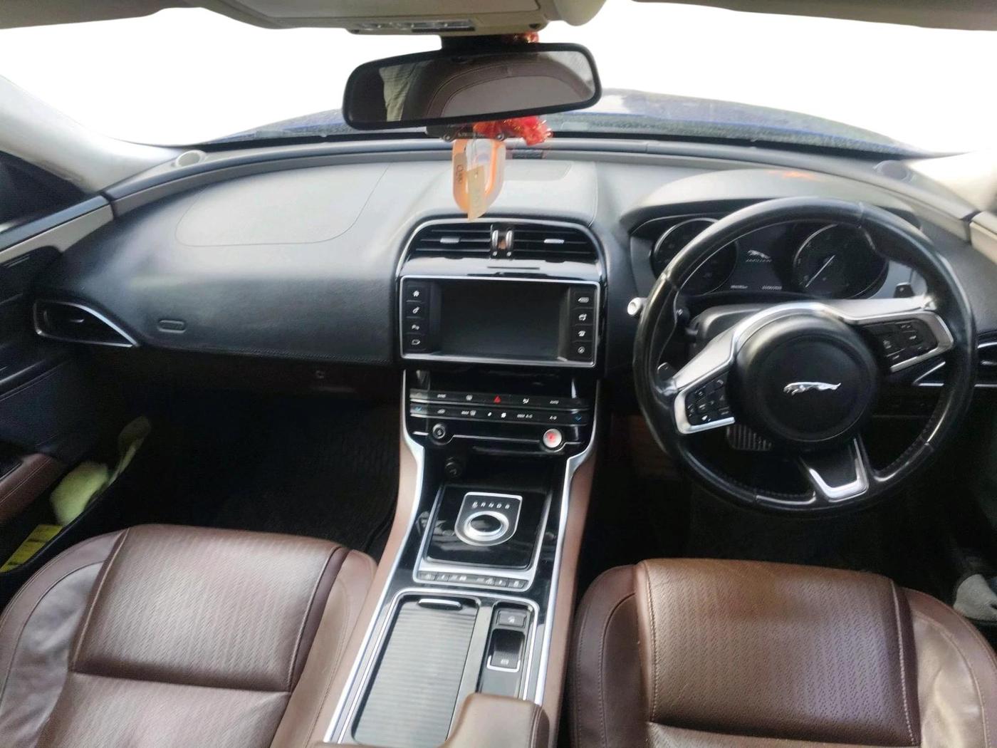 2018 Jaguar XE PORTFOLIO DIESEL, Diesel, Automatic, 84,280 km, interior