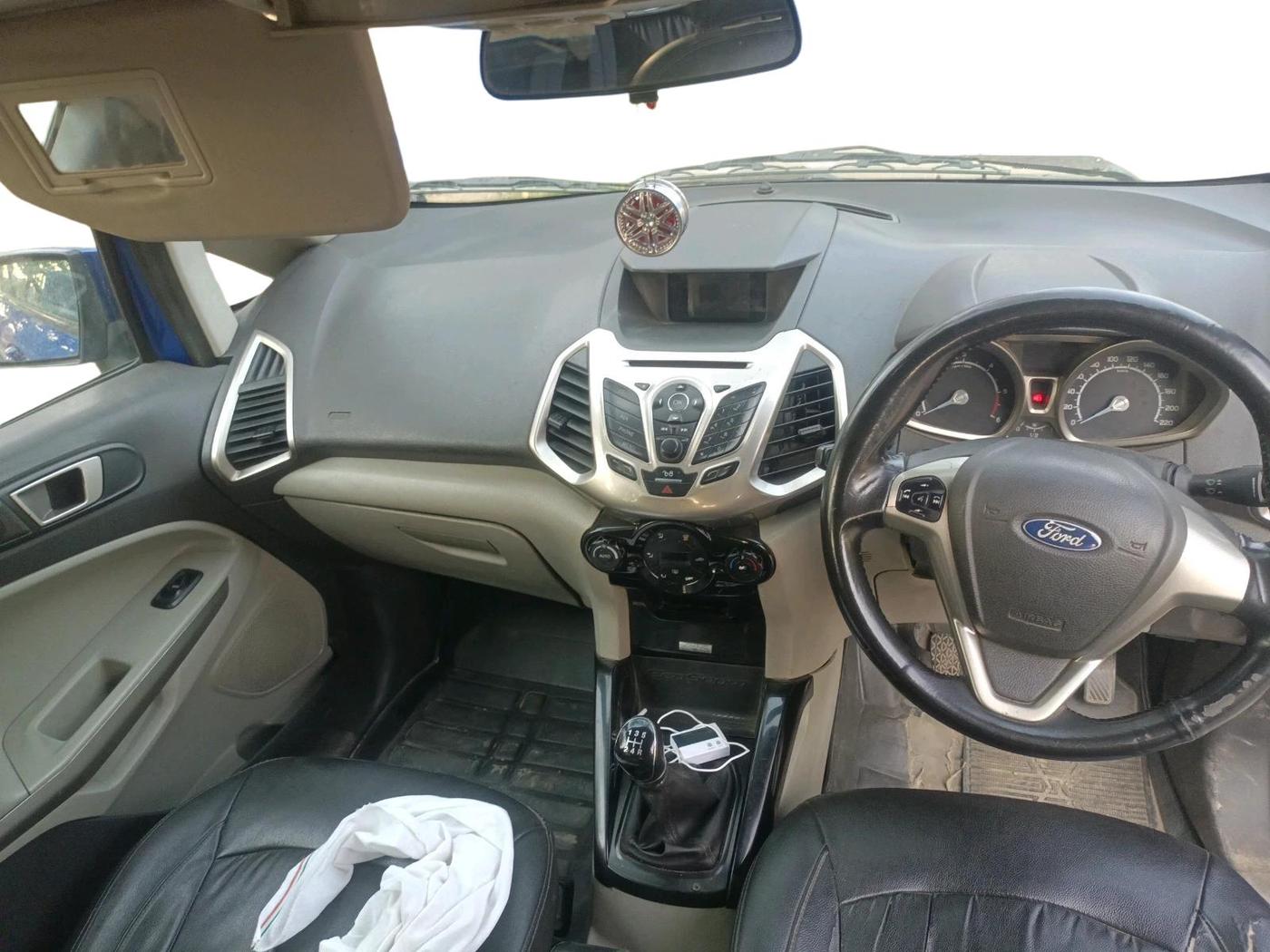 2013 Ford Ecosport TITANIUM 1.5L DIESEL, Diesel, Manual, 1,54,384 km, interior