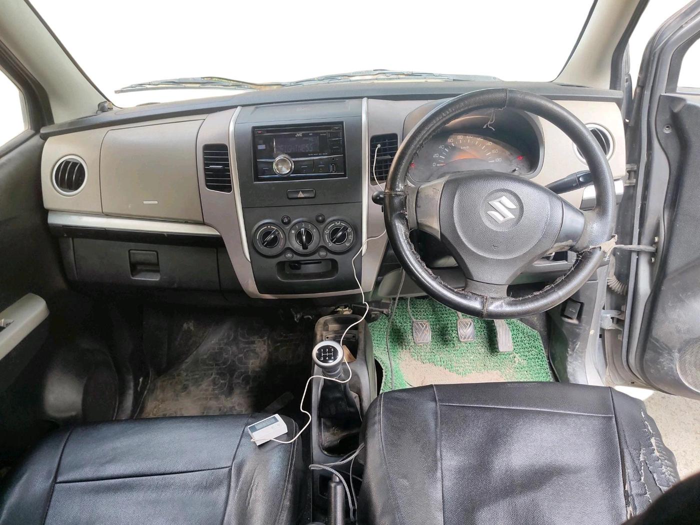 2013 Maruti Wagon R 1.0 LXI, CNG, Manual, 1,29,470 km, interior