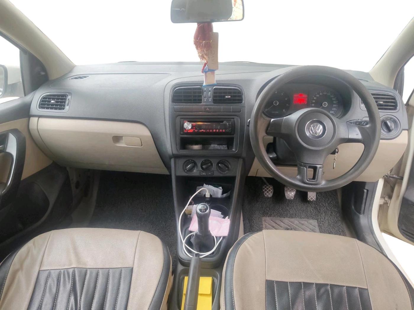 2011 Volkswagen Polo COMFORTLINE 1.2L PETROL, Petrol, Manual, 1,20,806 km, interior