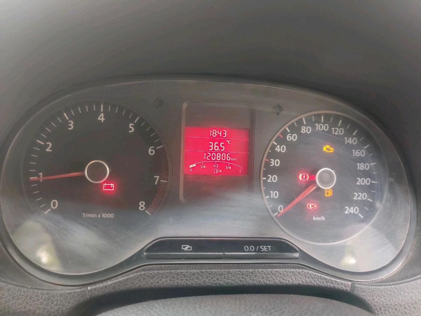 2011 Volkswagen Polo COMFORTLINE 1.2L PETROL, Petrol, Manual, 1,20,806 km, interior