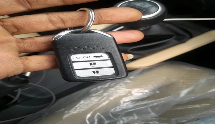 2025 Honda Amaze VX 1.2 Petrol MT, CNG, Manual, 5,082 km, interior