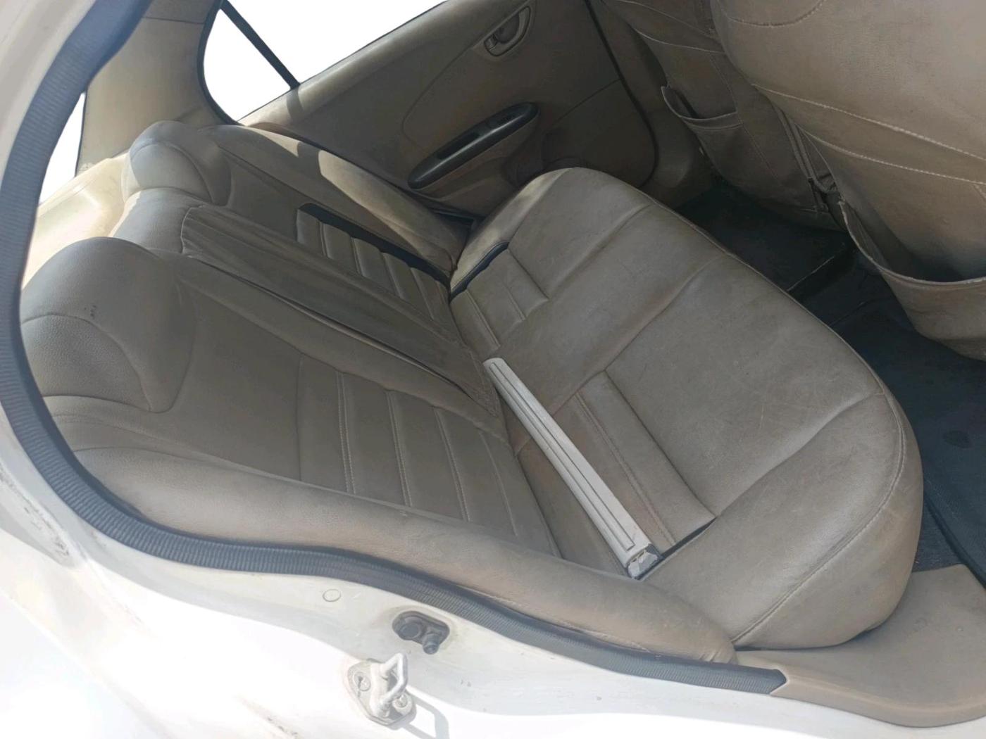 2013 Honda Amaze 1.2L I-VTEC S, Petrol, Manual, 17,99,963 km, interior