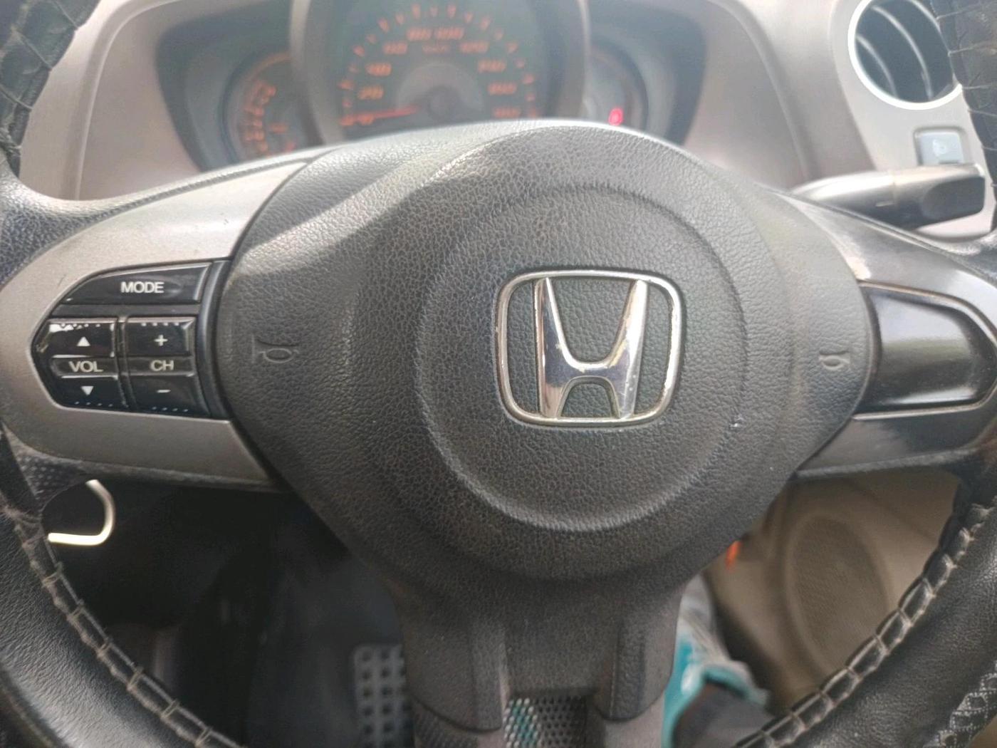 2013 Honda Amaze 1.2L I-VTEC S, Petrol, Manual, 17,99,963 km, interior
