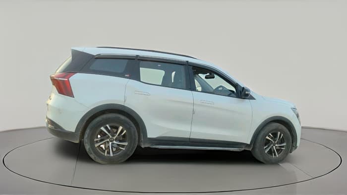 2022 Mahindra XUV700 AX 5 D MT 5 STR, Diesel, Manual, 85,633 km, exterior
