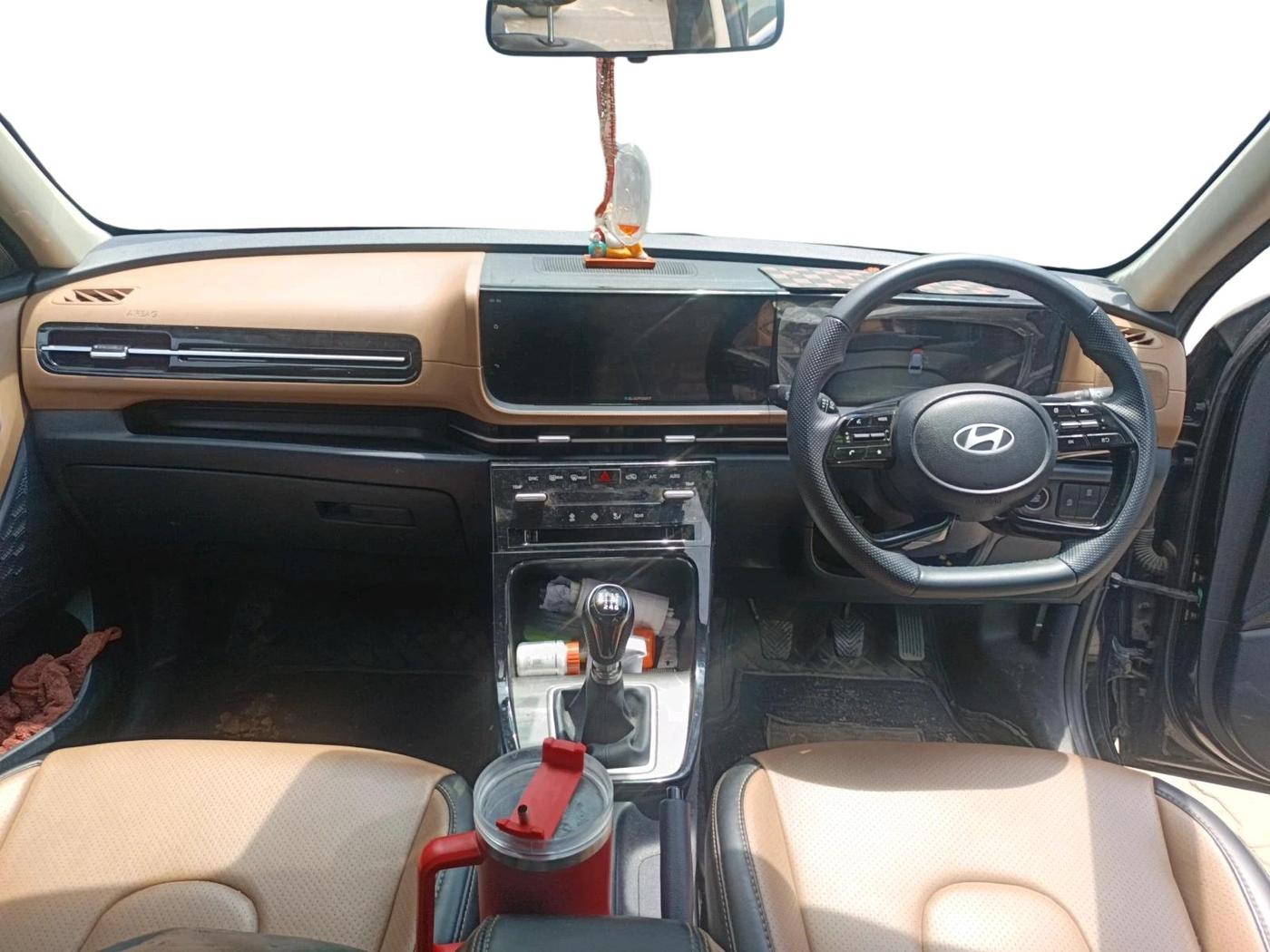 2025 Hyundai ALCAZAR Executive 7 STR 1.5 Turbo GDi Petrol MT, Petrol, Manual, 22,252 km, interior