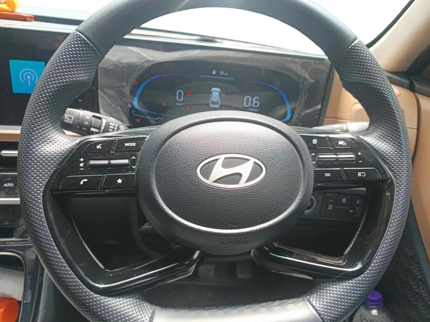2025 Hyundai ALCAZAR Executive 7 STR 1.5 Turbo GDi Petrol MT, Petrol, Manual, 22,252 km, interior