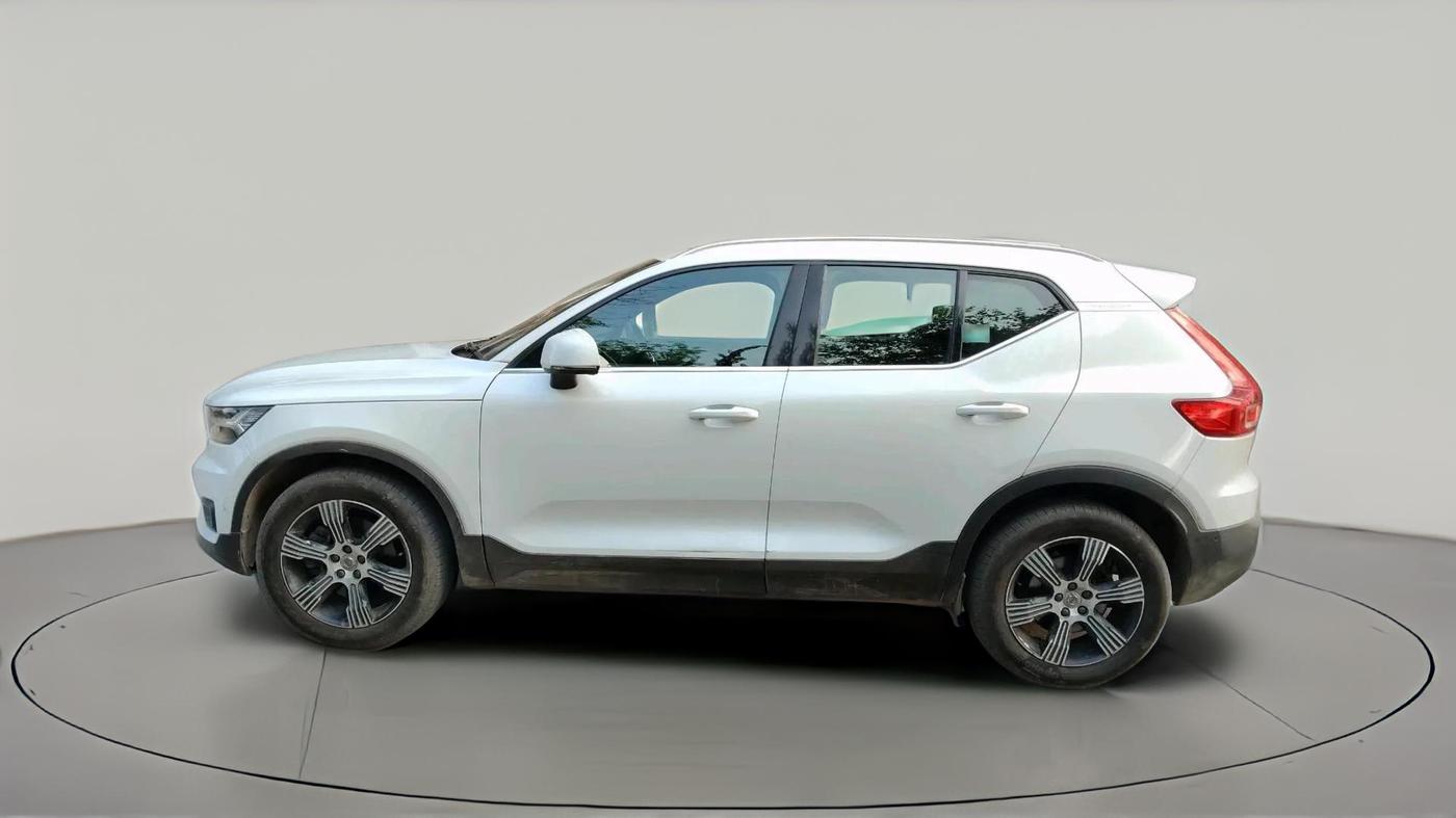 2018 Volvo XC 40 D4 MOMENTUM, Diesel, Automatic, 50,365 km, exterior