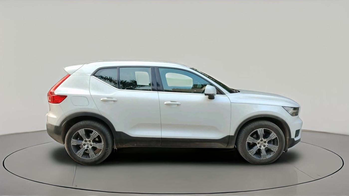 2018 Volvo XC 40 D4 MOMENTUM, Diesel, Automatic, 50,365 km, exterior