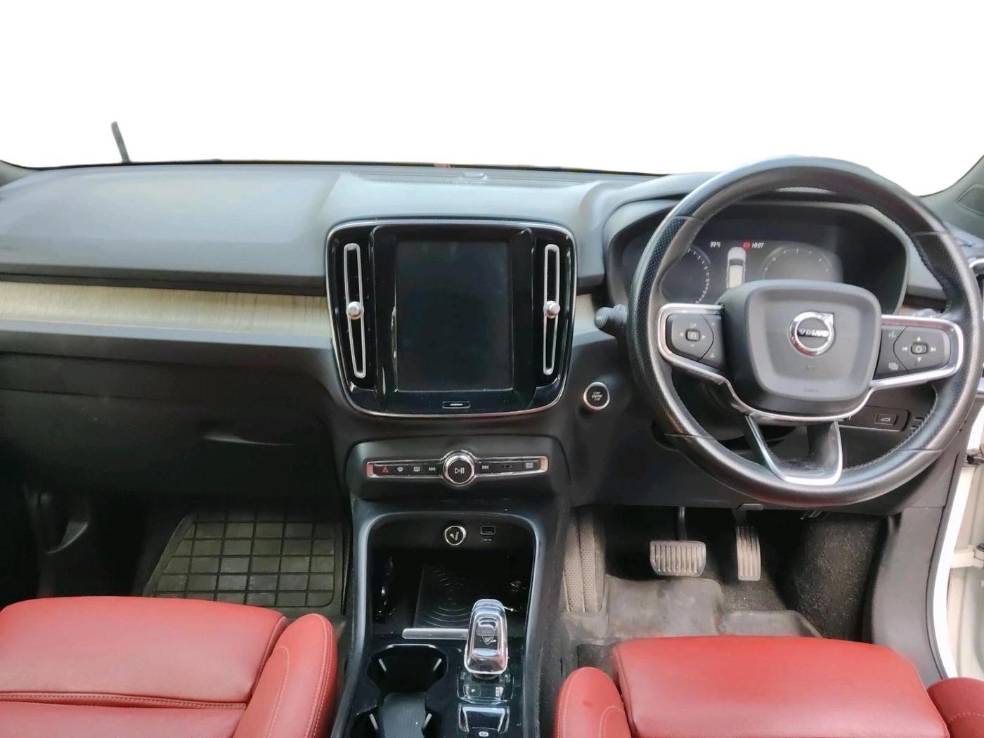 2018 Volvo XC 40 D4 MOMENTUM, Diesel, Automatic, 50,365 km, interior