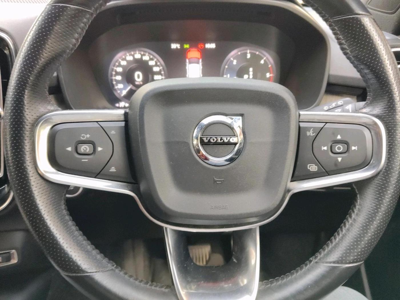 2018 Volvo XC 40 D4 MOMENTUM, Diesel, Automatic, 50,365 km, interior