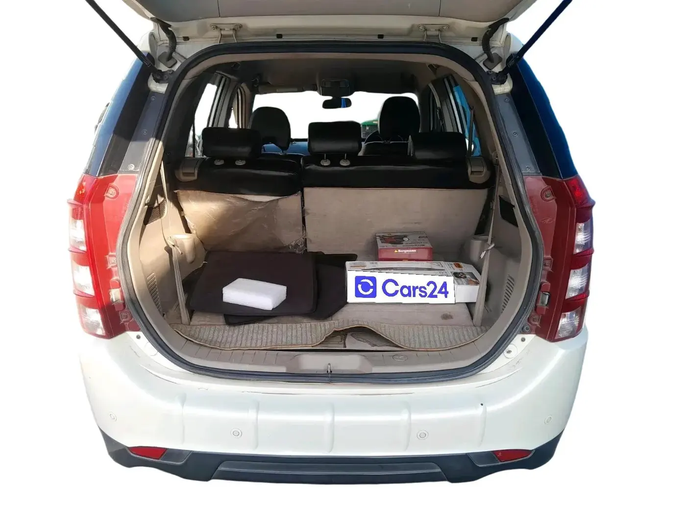 2015 Mahindra XUV500 W6, Diesel, Manual, 1,59,000 km, exterior