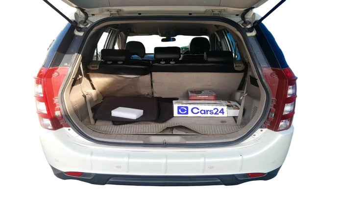 2015 Mahindra XUV500 W6, Diesel, Manual, 1,57,894 km, exterior