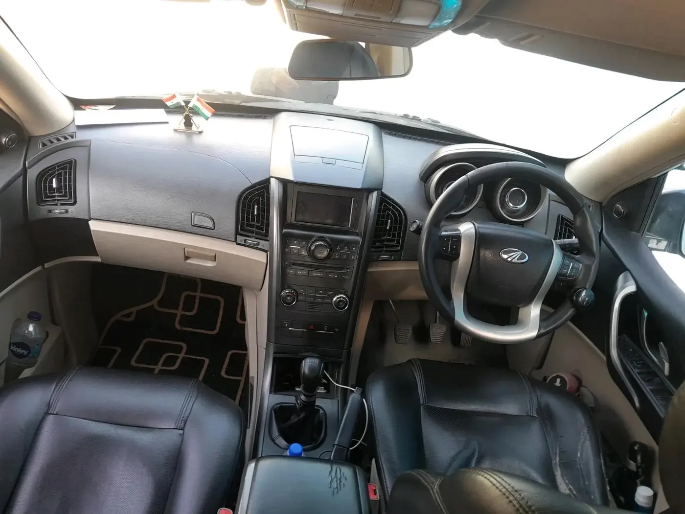 2015 Mahindra XUV500 W6, Diesel, Manual, 1,59,000 km, interior