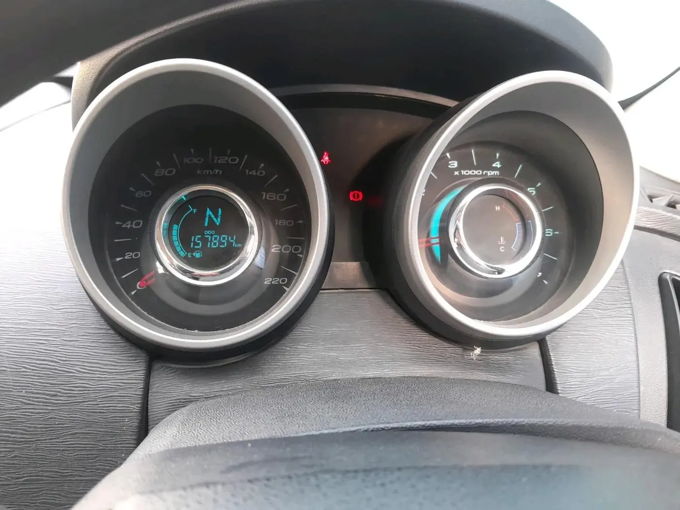 2015 Mahindra XUV500 W6, Diesel, Manual, 1,59,000 km, interior