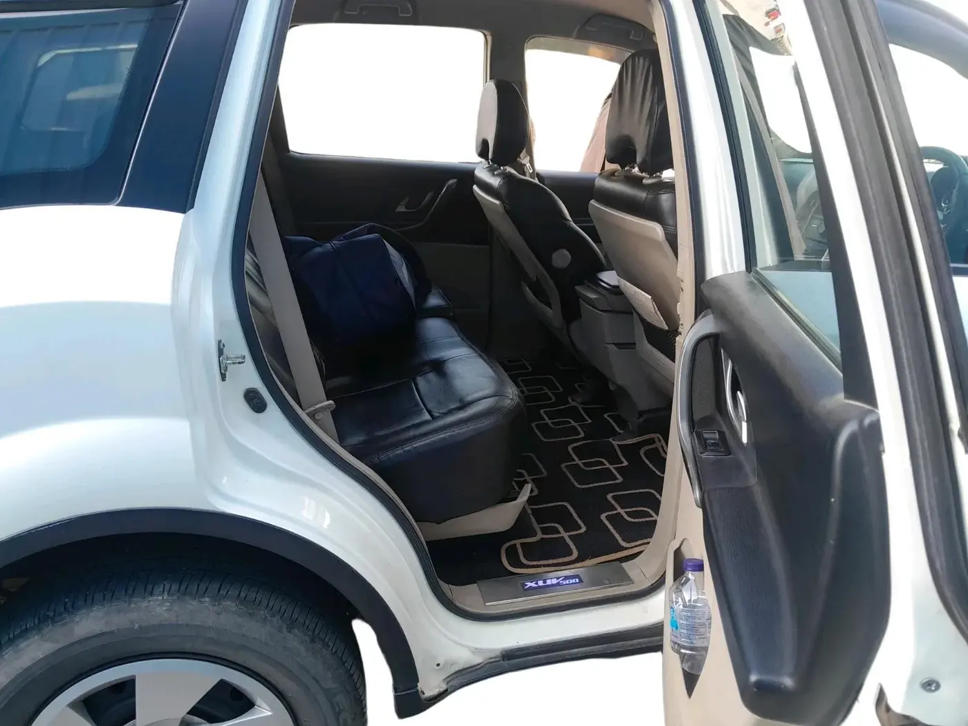 2015 Mahindra XUV500 W6, Diesel, Manual, 1,59,000 km, interior