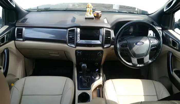 2017 Ford Endeavour TITANIUM 3.2 4X4 AT, Diesel, Automatic, 2,51,524 km, interior