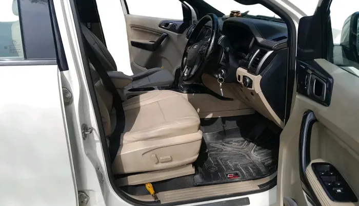 2017 Ford Endeavour TITANIUM 3.2 4X4 AT, Diesel, Automatic, 2,51,524 km, interior