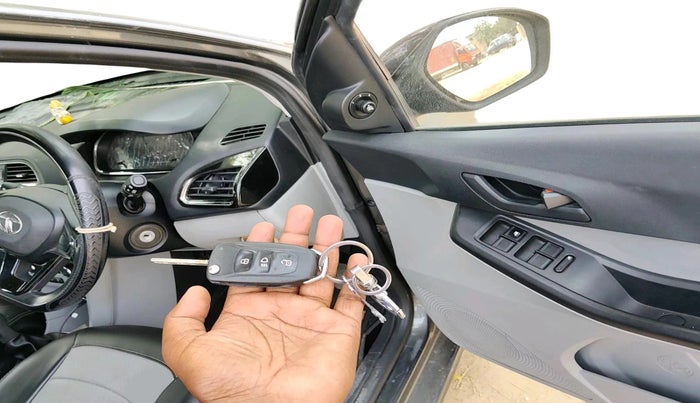 2023 Tata Tiago XT (O) PETROL, Petrol, Manual, 58,996 km, interior