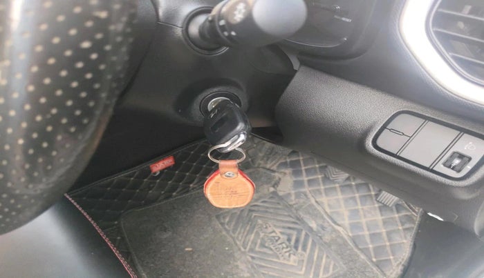 2022 Hyundai VENUE SX 1.0 TURBO, Petrol, Manual, 29,603 km, interior